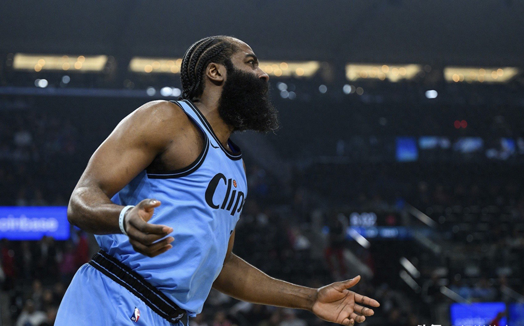 贝博官网-布莱顿国际比赛日再遭质疑，志在NBA季后赛名次提升，管理层满意，控场能力受关注的简单介绍-贝博官网